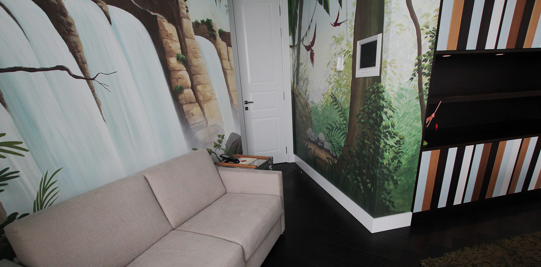 boys room 2